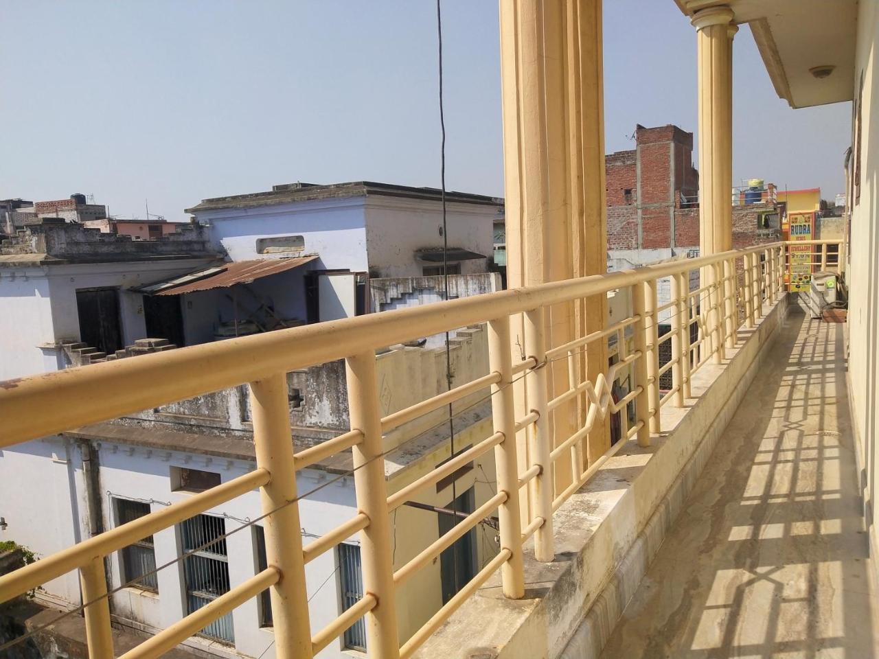 Om Shanthi Paying Guest House Varanasi Ngoại thất bức ảnh